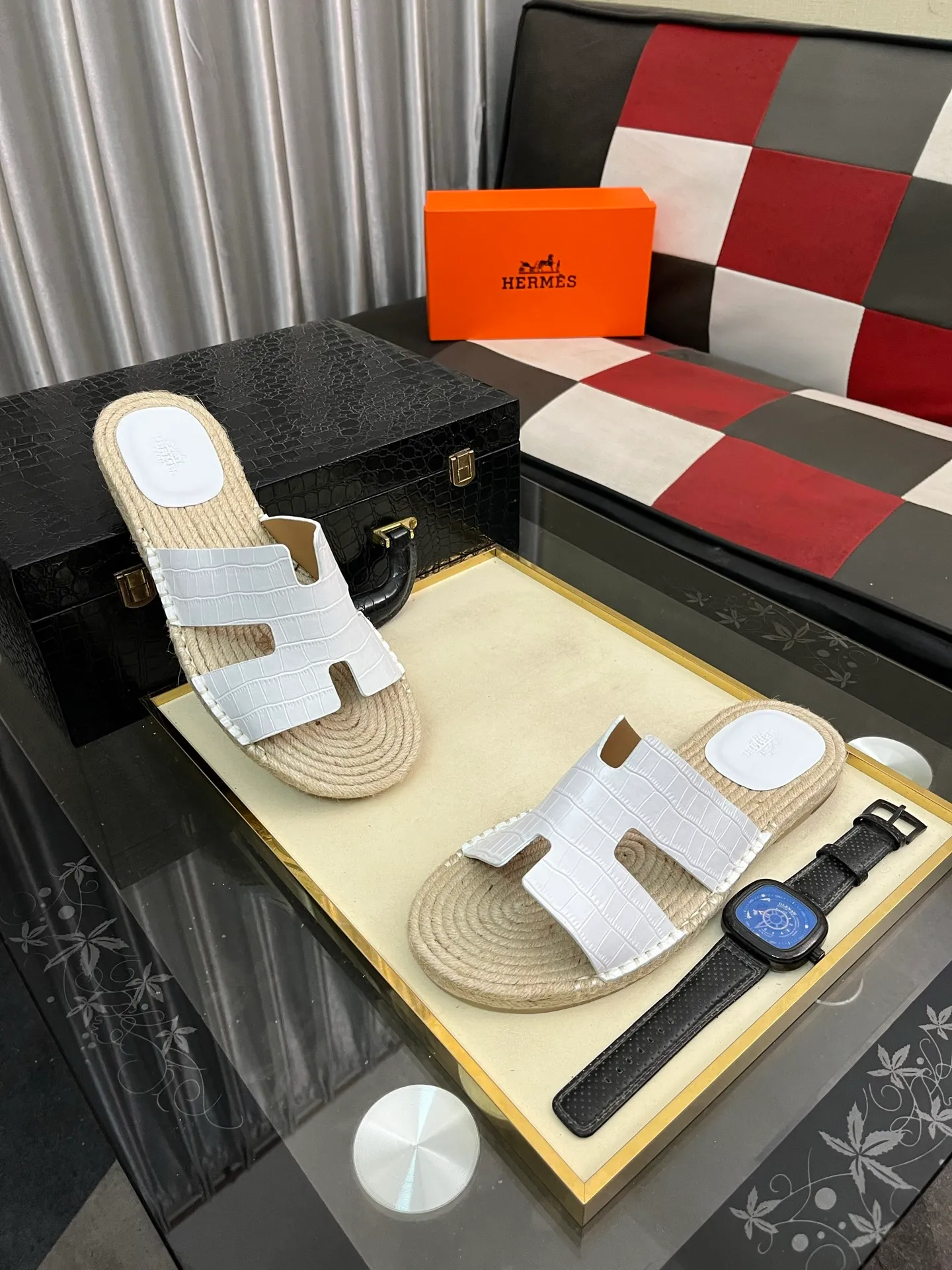 Men's shoes 💰340⌚️⌚️《HERMES》Hermes 💁♂️Men's casual slippers, compare the quality at the counter🧚🏿♂️ The upper layer has a stone pattern with clear texture, showing high-end, high-end, comfortable to wear and versatile. Purely hand-pulled, raw rubber breathable outsole, breathable and comfortable lambskin lining, 100% comfortable density, original rubber outsole wear-resistant code number 38-44. Can be customized 45-46-47